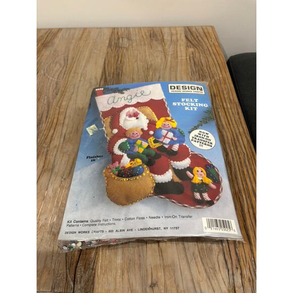 Design Works Crafts Felt Christmas Stocking Kit Santa & Children Sealed Vintage - Picture 2 of 3